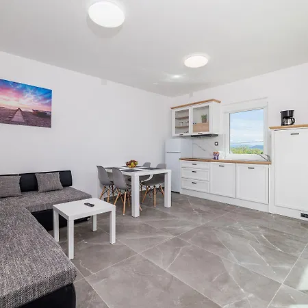 Pool Mit Salzektrolyse Unweit Der Heilschlamm Bucht *