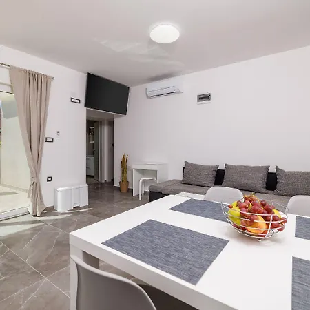 Pool Mit Salzektrolyse Unweit Der Heilschlamm Bucht