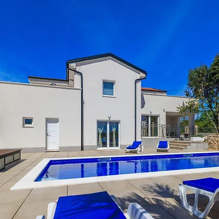 Pool Mit Salzektrolyse Unweit Der Heilschlamm Bucht * Kras