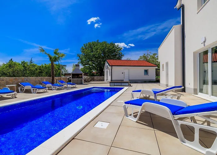 Pool Mit Salzektrolyse Unweit Der Heilschlamm Bucht