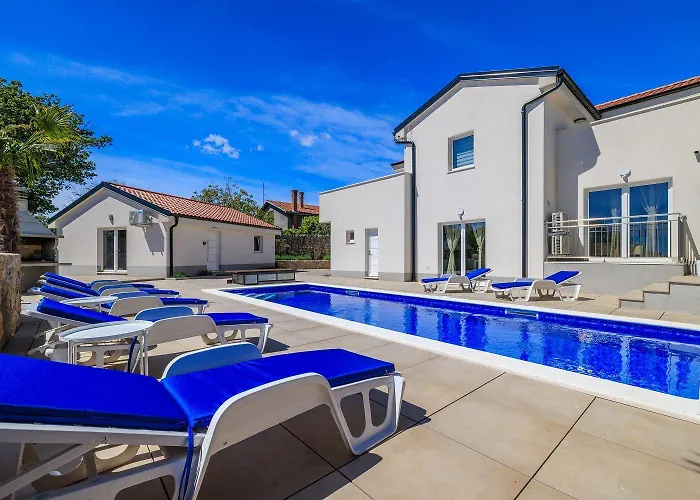 Pool Mit Salzektrolyse Unweit Der Heilschlamm Bucht Kras