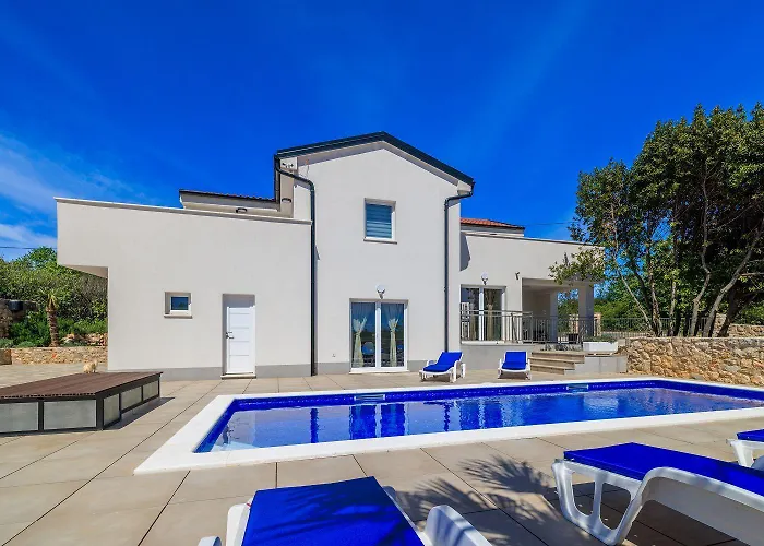 Pool Mit Salzektrolyse Unweit Der Heilschlamm Bucht * Kras