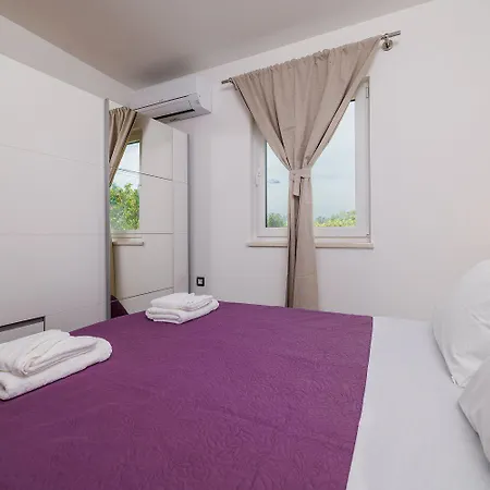 Pool Mit Salzektrolyse Unweit Der Heilschlamm Bucht * Kras