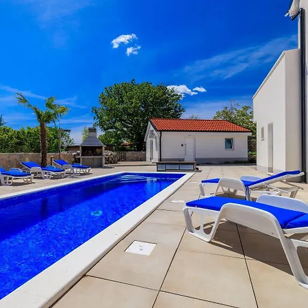 Pool Mit Salzektrolyse Unweit Der Heilschlamm Bucht