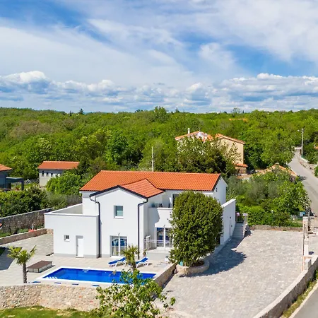 Pool Mit Salzektrolyse Unweit Der Heilschlamm Bucht *