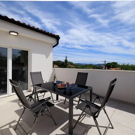 Pool Mit Salzektrolyse Unweit Der Heilschlamm Bucht *