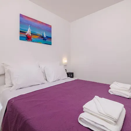 Pool Mit Salzektrolyse Unweit Der Heilschlamm Bucht Kras