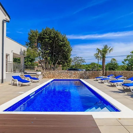 Pool Mit Salzektrolyse Unweit Der Heilschlamm Bucht Kras