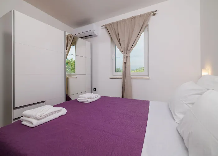 Pool Mit Salzektrolyse Unweit Der Heilschlamm Bucht * Kras