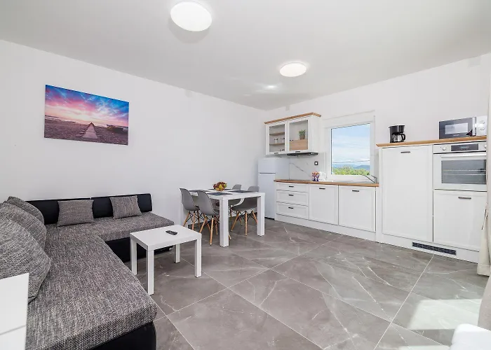 Pool Mit Salzektrolyse Unweit Der Heilschlamm Bucht *