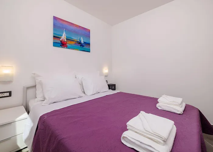 Pool Mit Salzektrolyse Unweit Der Heilschlamm Bucht Kras