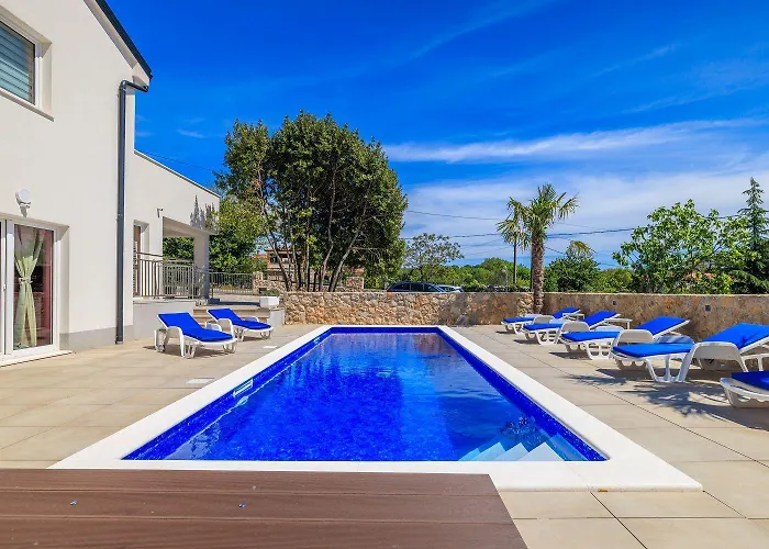 Pool Mit Salzektrolyse Unweit Der Heilschlamm Bucht Kras